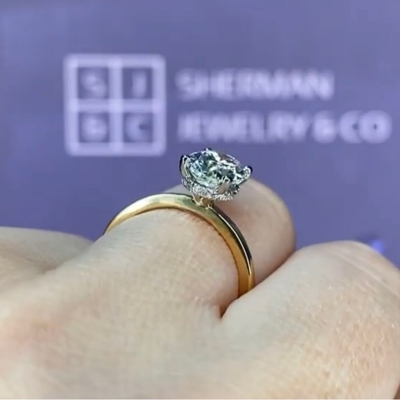 18k 2.00ct Oval Ring